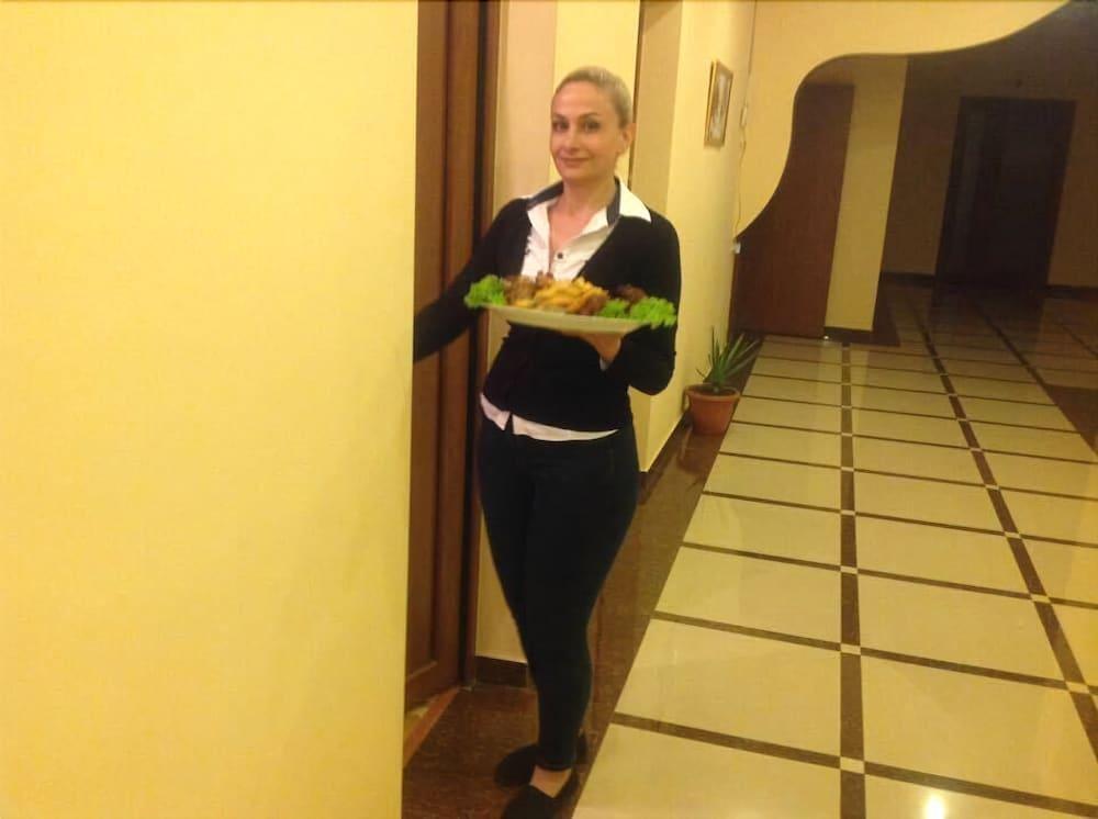 Narek+ Hotel Arinj Kültér fotó