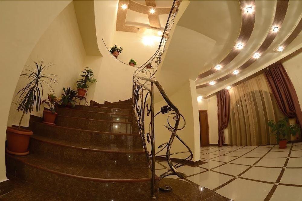 Narek+ Hotel Arinj Kültér fotó