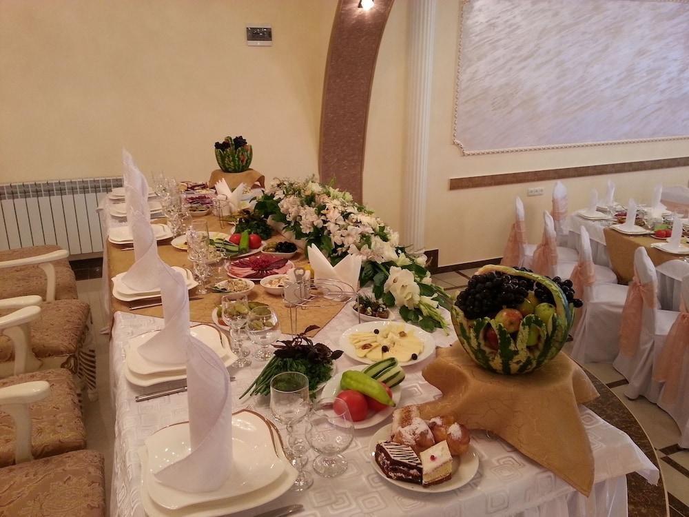Narek+ Hotel Arinj Kültér fotó