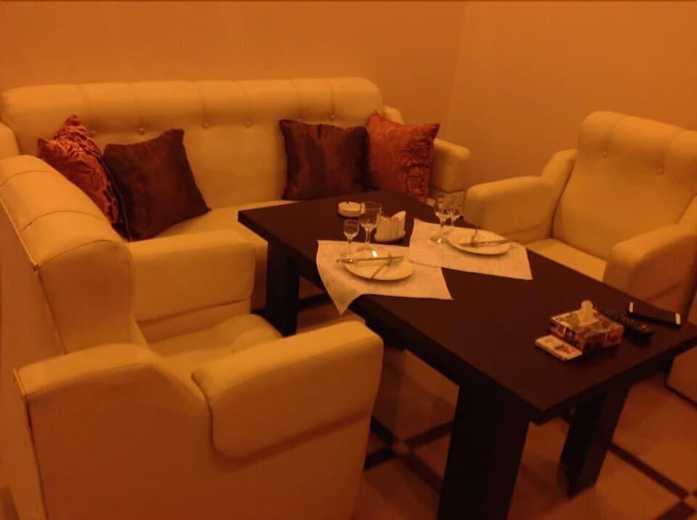 Narek+ Hotel Arinj Kültér fotó