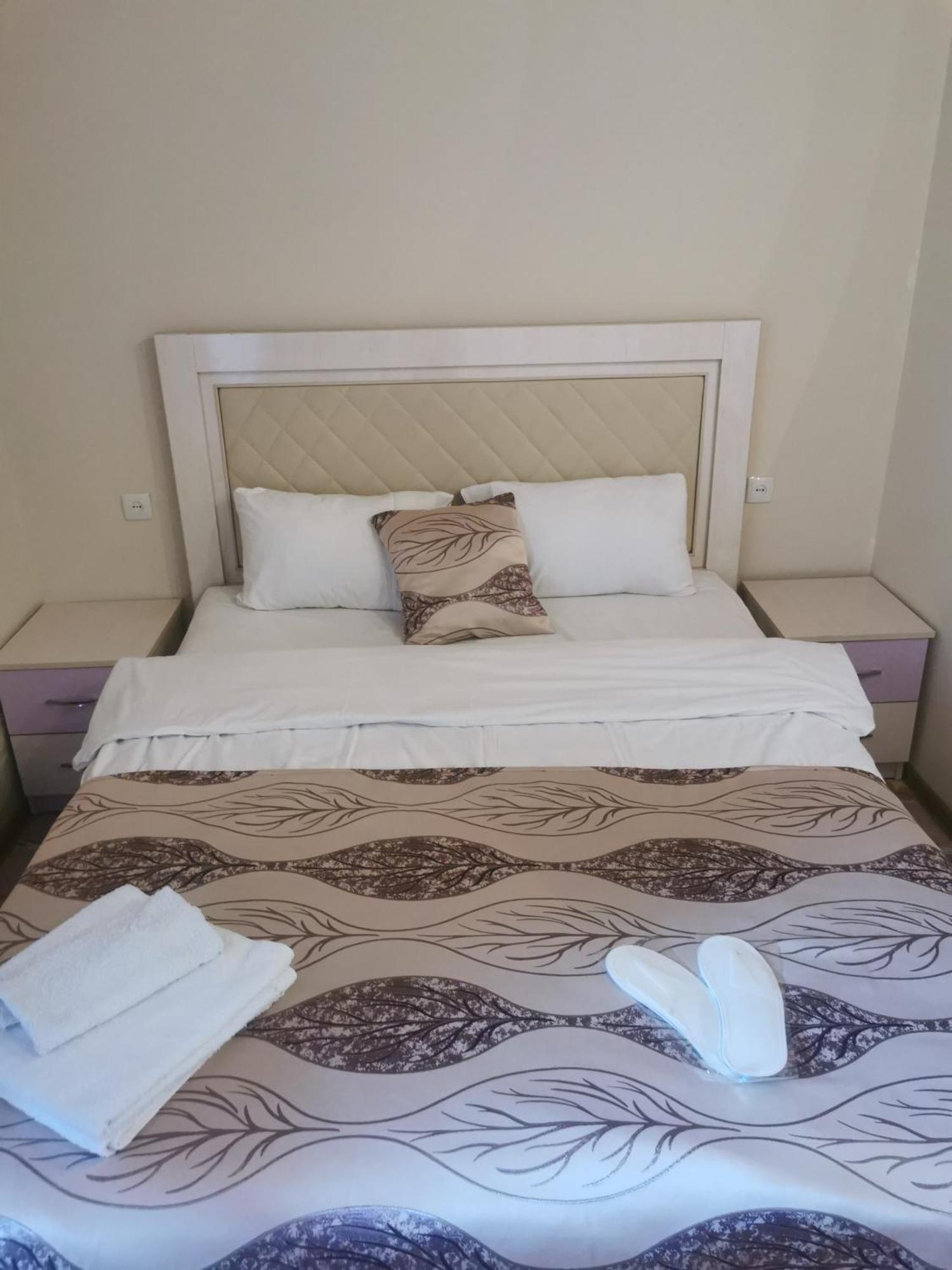 Narek+ Hotel Arinj Szoba fotó