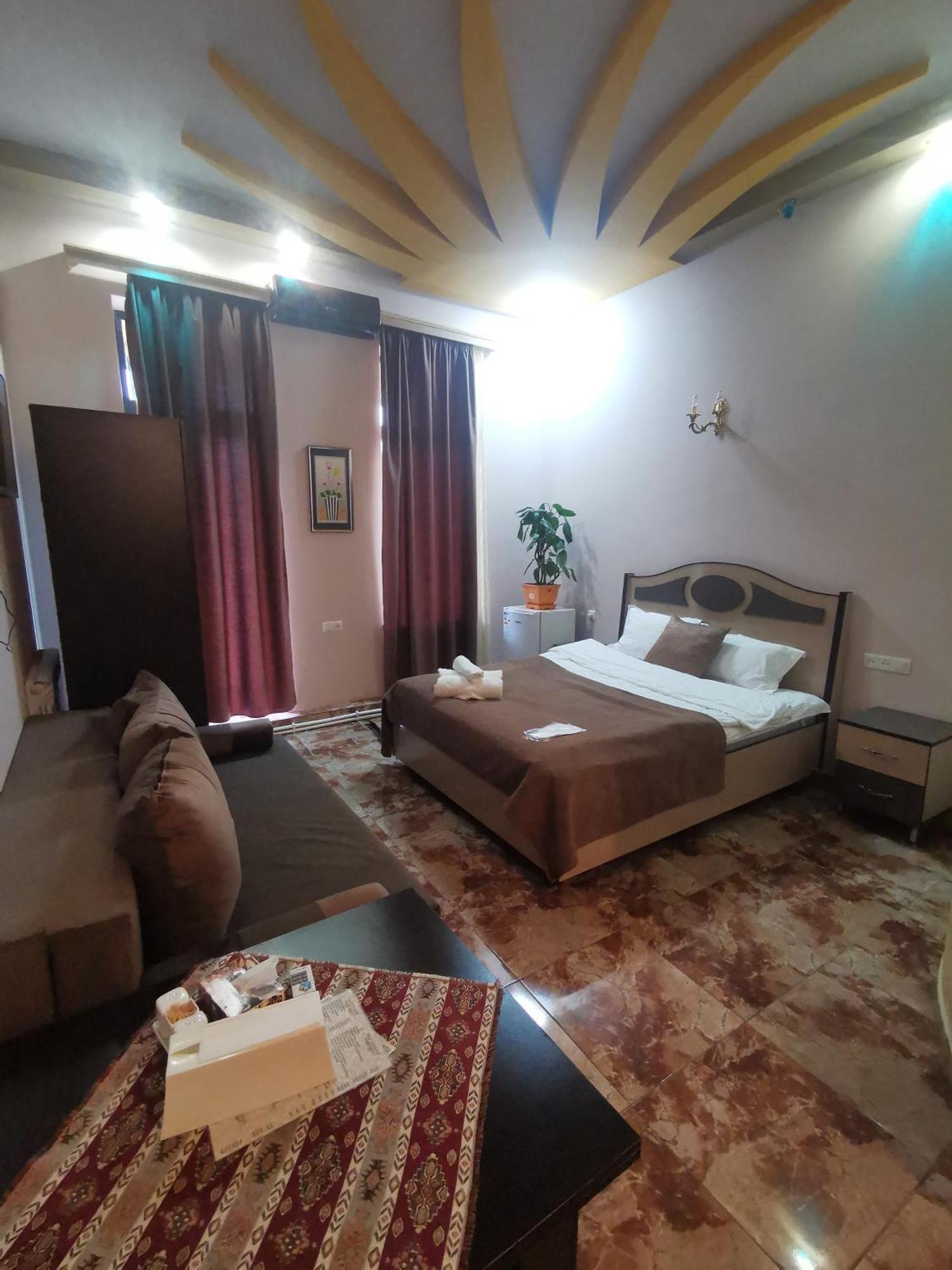 Narek+ Hotel Arinj Szoba fotó