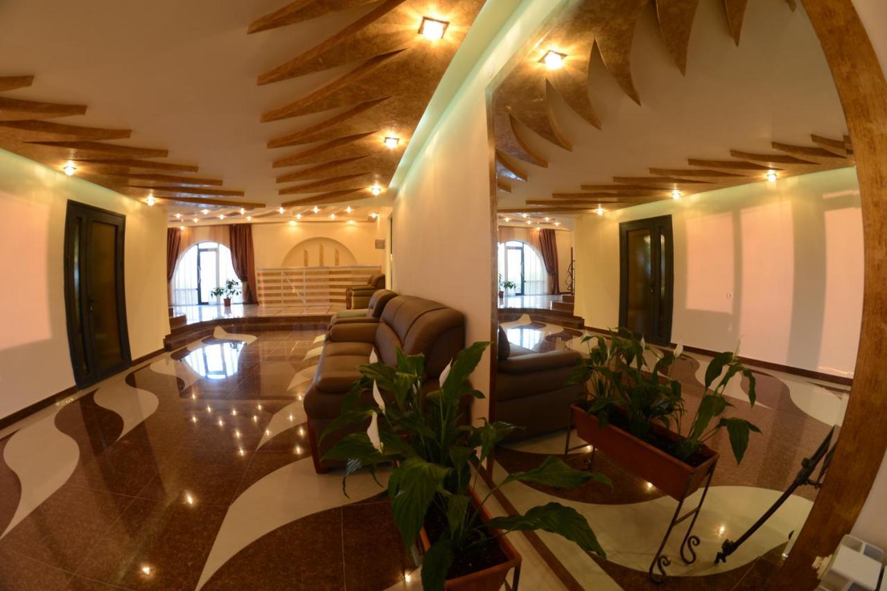 Narek+ Hotel Arinj Kültér fotó