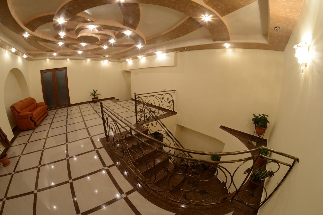 Narek+ Hotel Arinj Kültér fotó